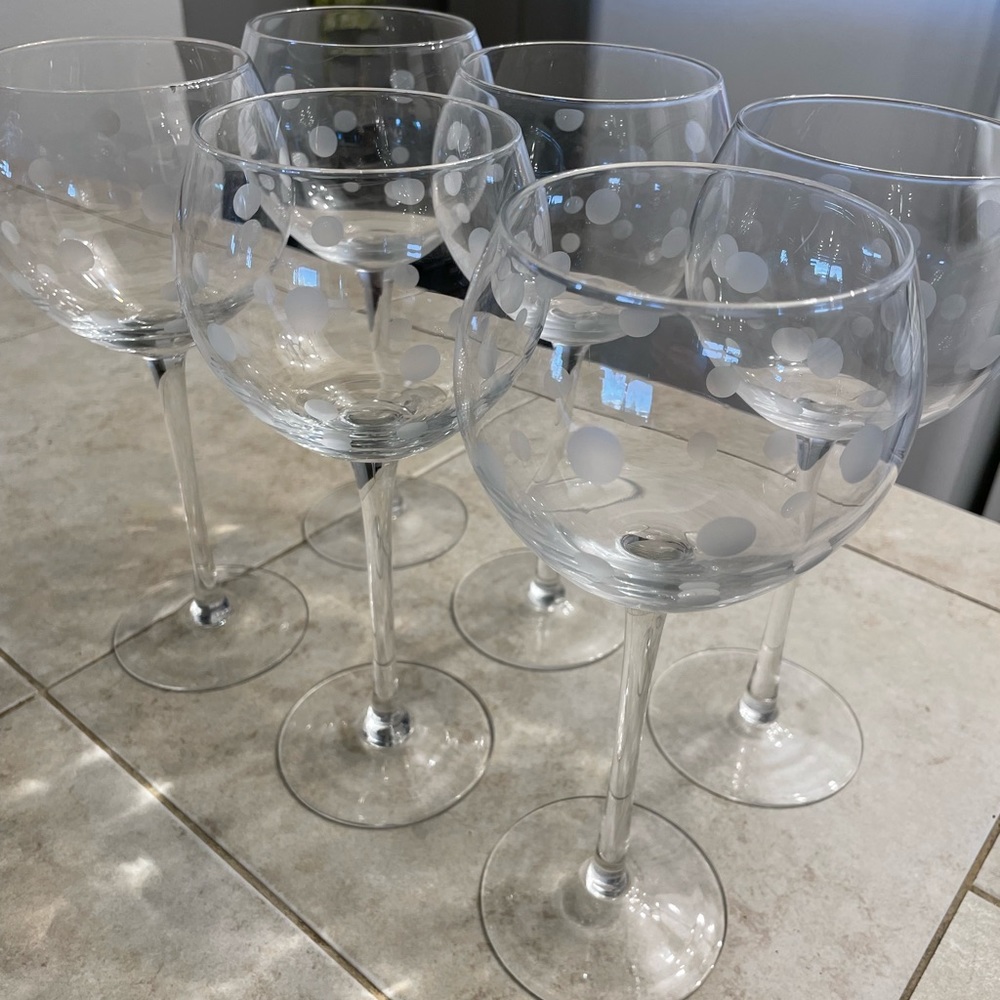 Set of 6 polka dot wine glasses